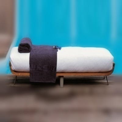 Poolbank mit Kissen